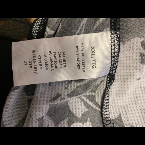 Black and White Sleeveless Wrap Top Size XXL - Picture 4 of 4